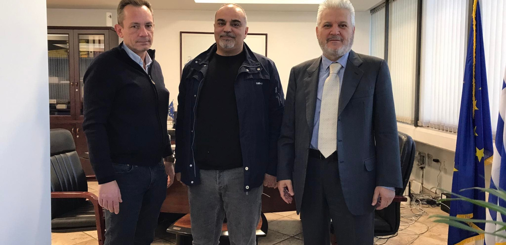 Οδηγός λεωφορείου του ΟΑΣΘ βρήκε πορτοφόλι με μεγάλο χρηματικό ποσό και το παρέδωσε στον κάτοχό του (βίντεο)