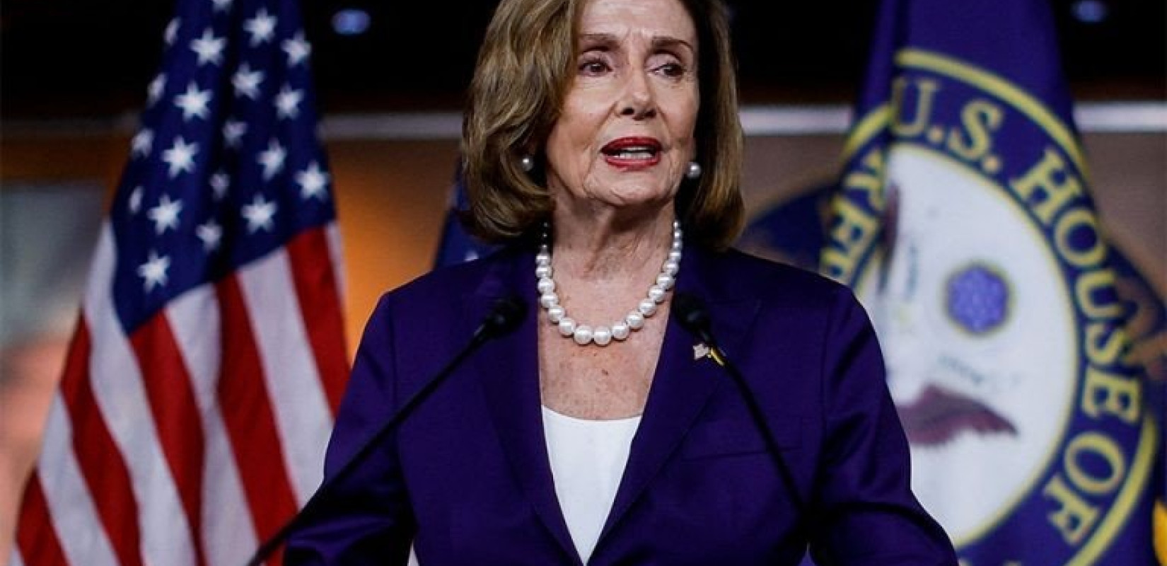 Πελόζι σε Μπάιντεν: «Μας καταστρέφεις, δεν μπορείς να νικήσεις»