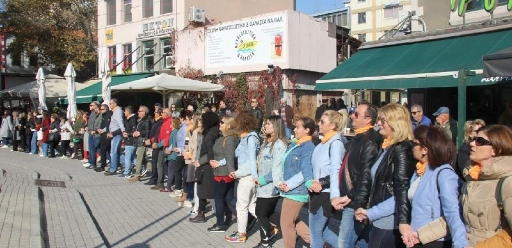 Κομοτηνή: Πάνω από 1.000 άτομα χόρεψαν ζωναράδικο στην πλατεία Ειρήνης (φωτ.)
