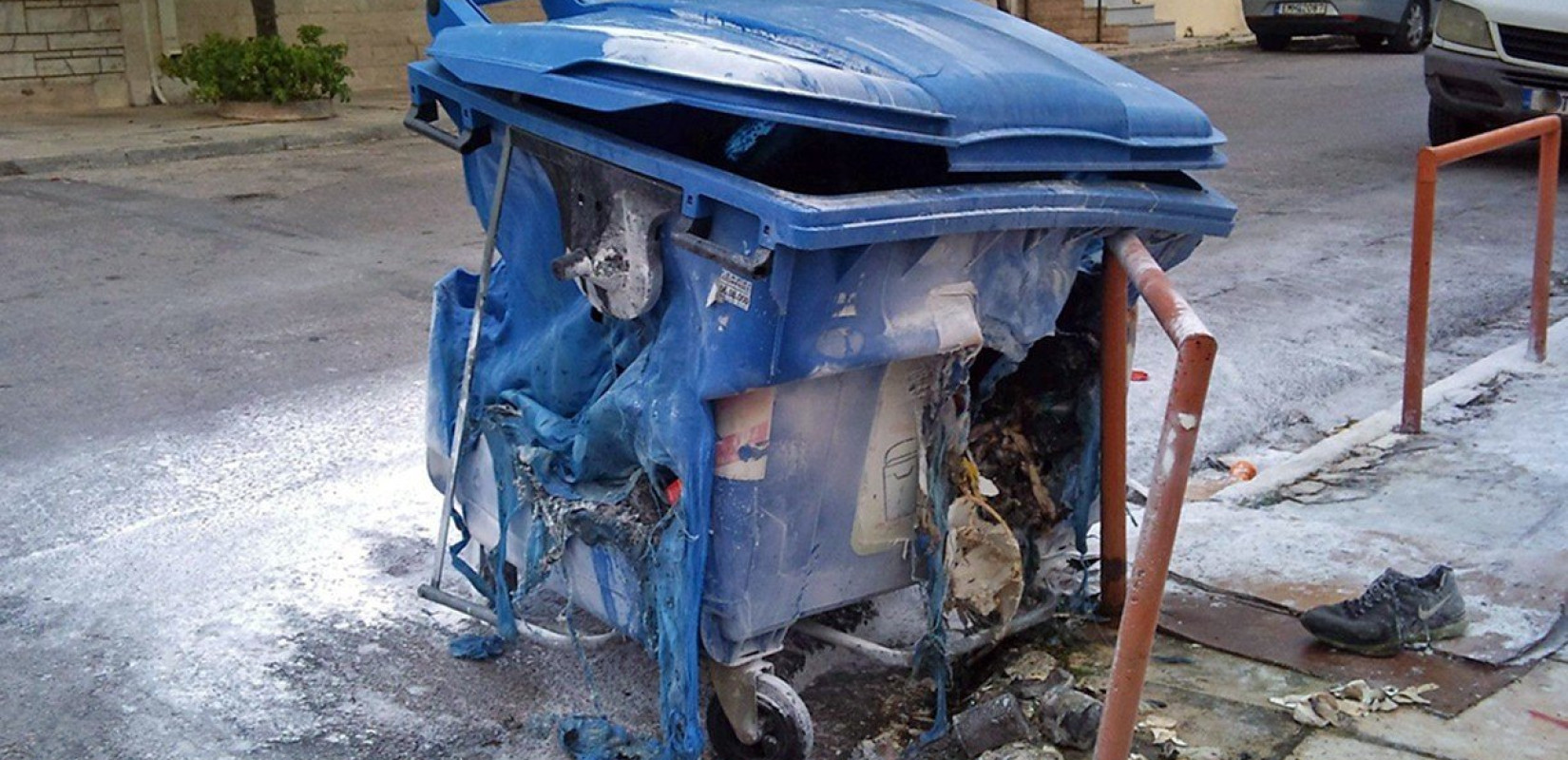 Αγρίνιο: Τέσσερις συλλήψεις για τον εμπρησμό 36 κάδων απορριμμάτων - Τρία άτομα ανήλικα