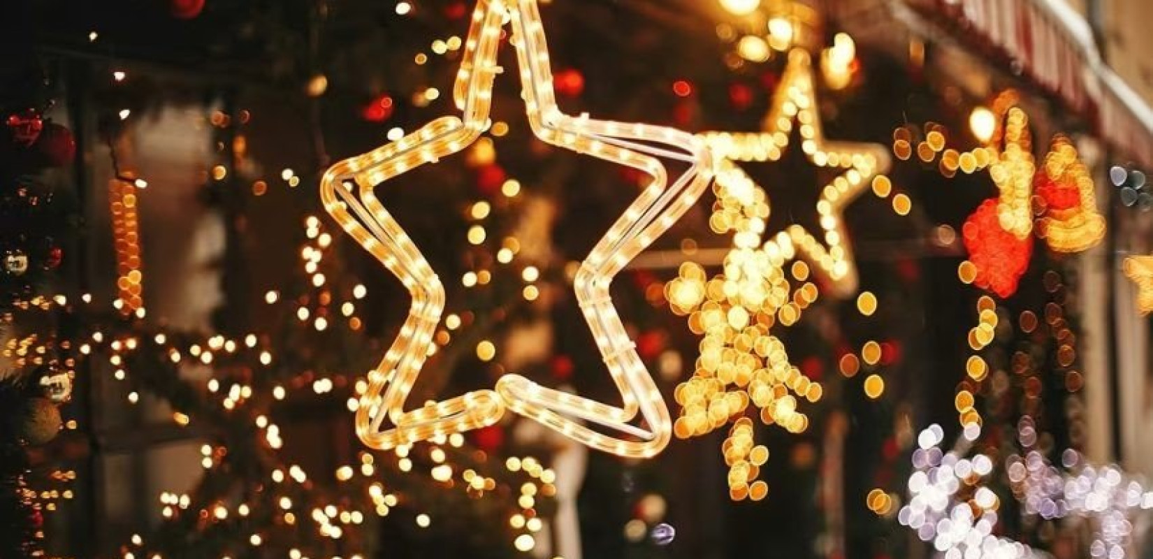 Νεαροί βάνδαλοι κατέστρεψαν εορταστικό στολισμό στη Φλώρινα