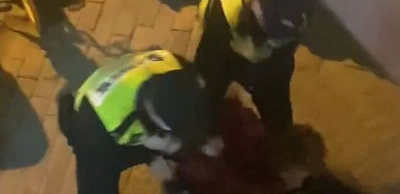 Δημοσιογράφος του BBC ξυλοκοπήθηκε από την Κινέζικη αστυνομία (βίντεο)