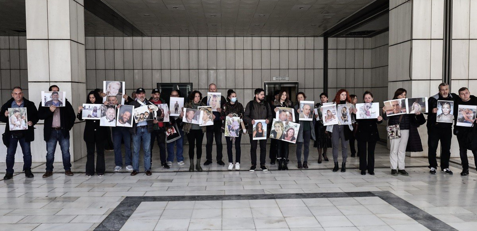 Μάτι: «Μου είπαν να σκάσω και γέλαγαν» - Τι είπε η Ιρλανδή που έχασε τον σύζυγό της