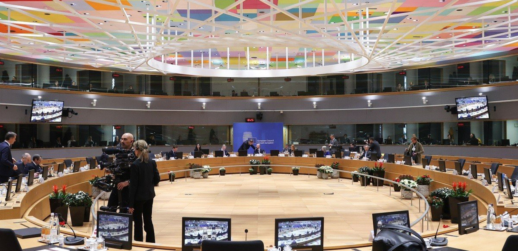  Σκάνδαλο διαφθοράς: Οι ευρωβουλευτές ζητούν να ανασταλεί η πρόσβαση των αντιπροσώπων του Κατάρ στο ΕΚ