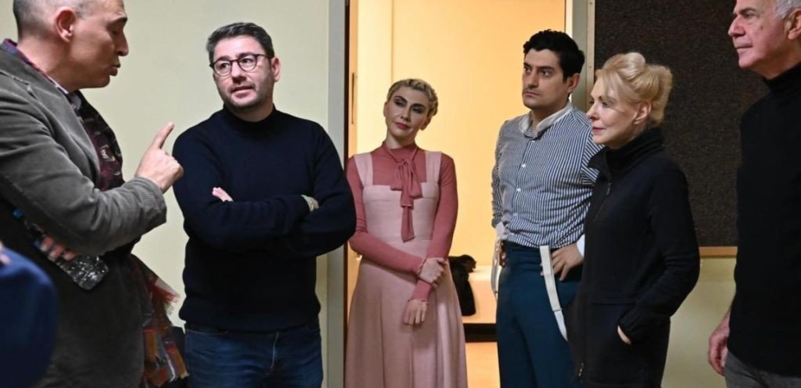 Τους «Βρυκόλακες» παρακολούθησε ο Ν. Ανδρουλάκης - Συζήτησε με τους καλλιτέχνες (φωτ.)