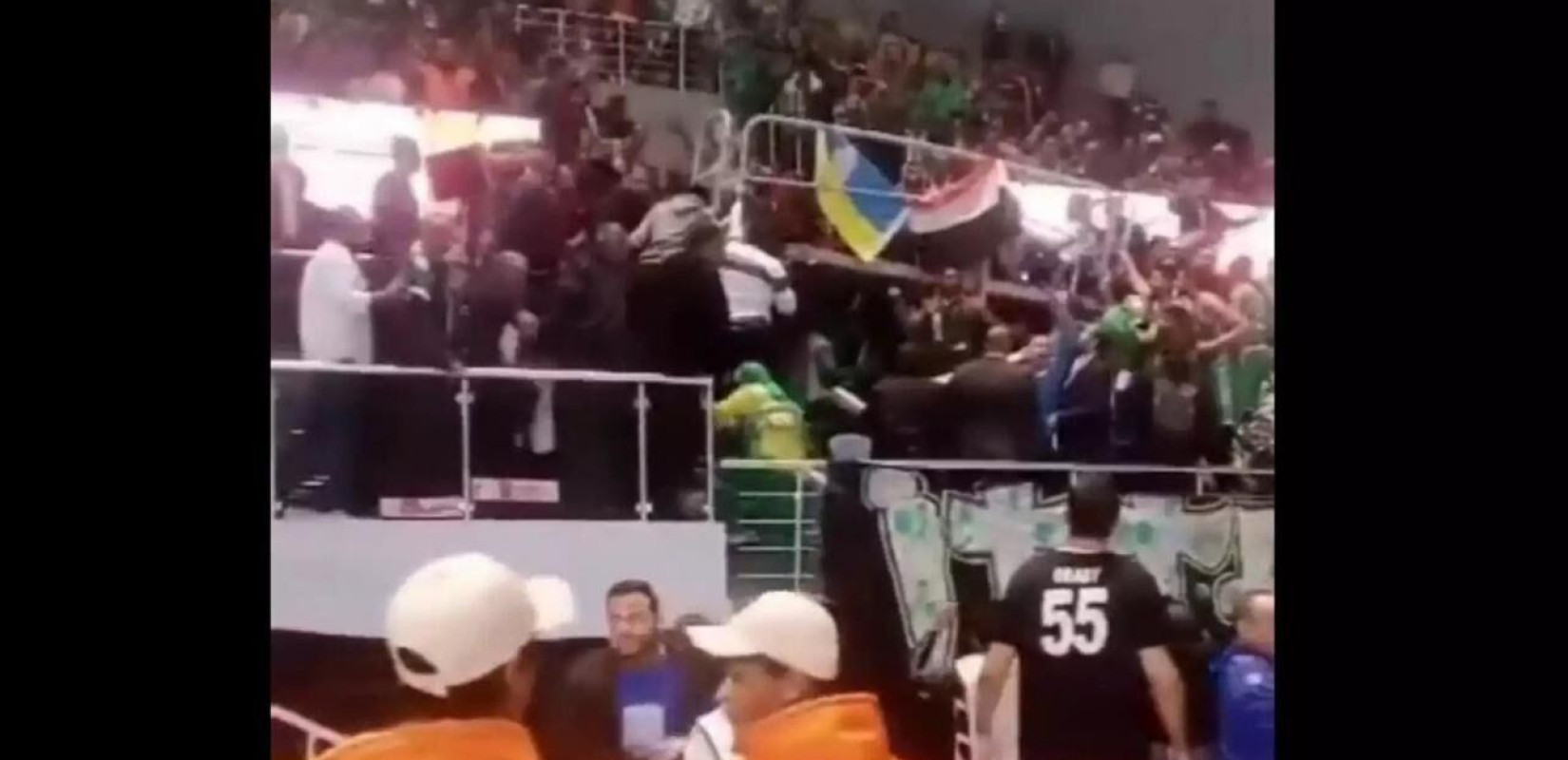 Αίγυπτος: Κατέρρευσε κερκίδα σε αγώνα μπάσκετ - Δείτε βίντεο