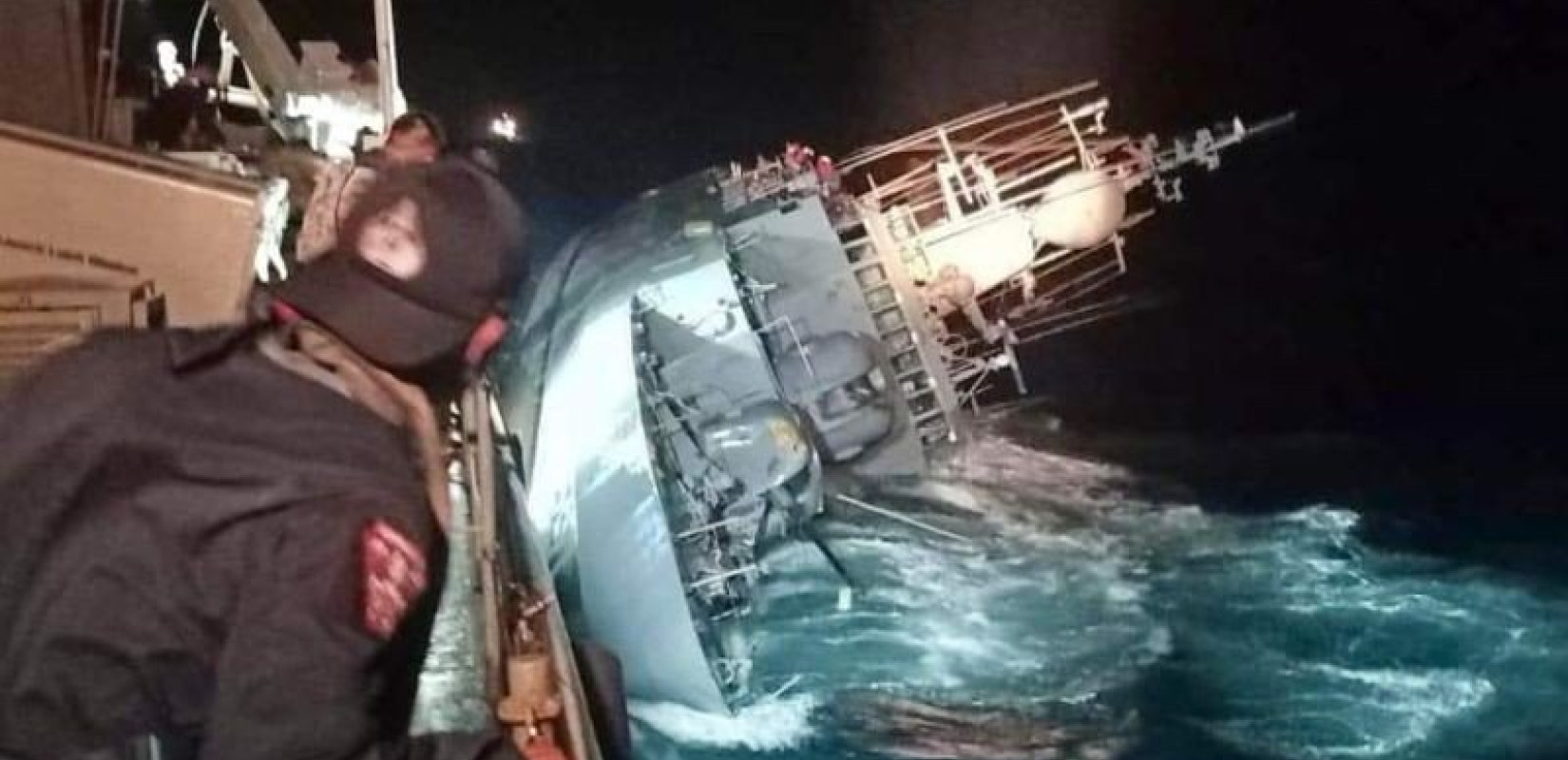 Ταϊλάνδη: Ζωντανός στη θάλασσα εντοπίστηκε ένας ναύτης μετά το ναυάγιο πολεμικού πλοίου