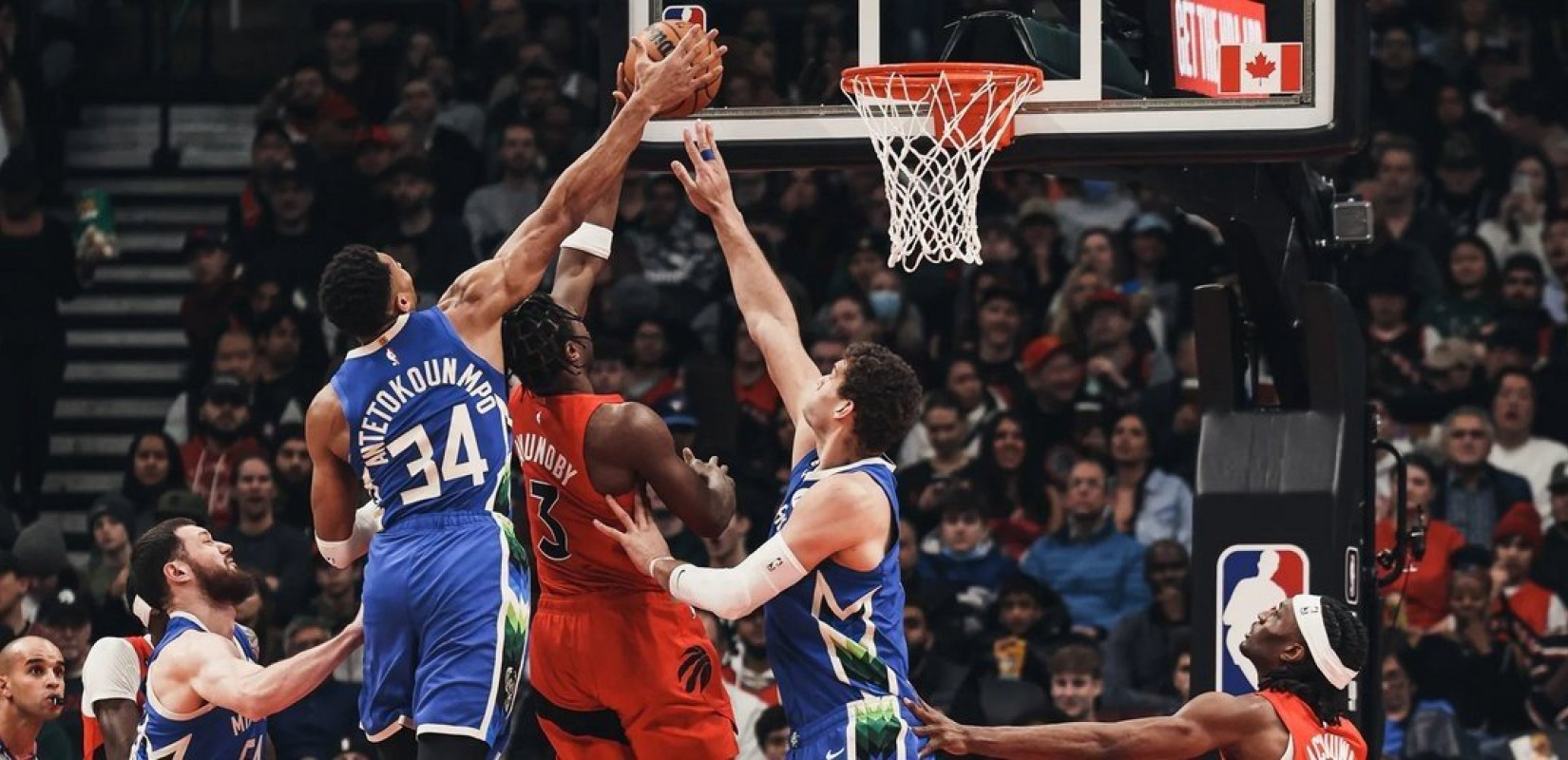 NBA: Το 30/21/10 του Αντετοκούνμπο γλίτωσε τους Μπακς από την απόλυτη ντροπή σε ένα... παρανοϊκό ματς (βίντεο)