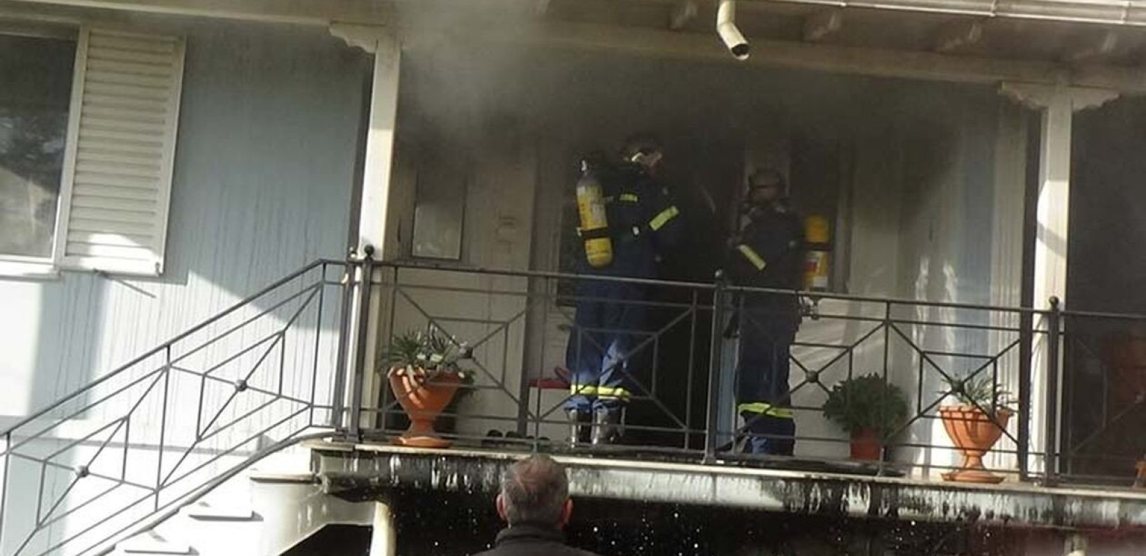 Θεσσαλονίκη: Φωτιά κατέκαψε μονοκατοικία ηλικιωμένων στο Μικρό Μοναστήρι (βίντεο, φωτ.)