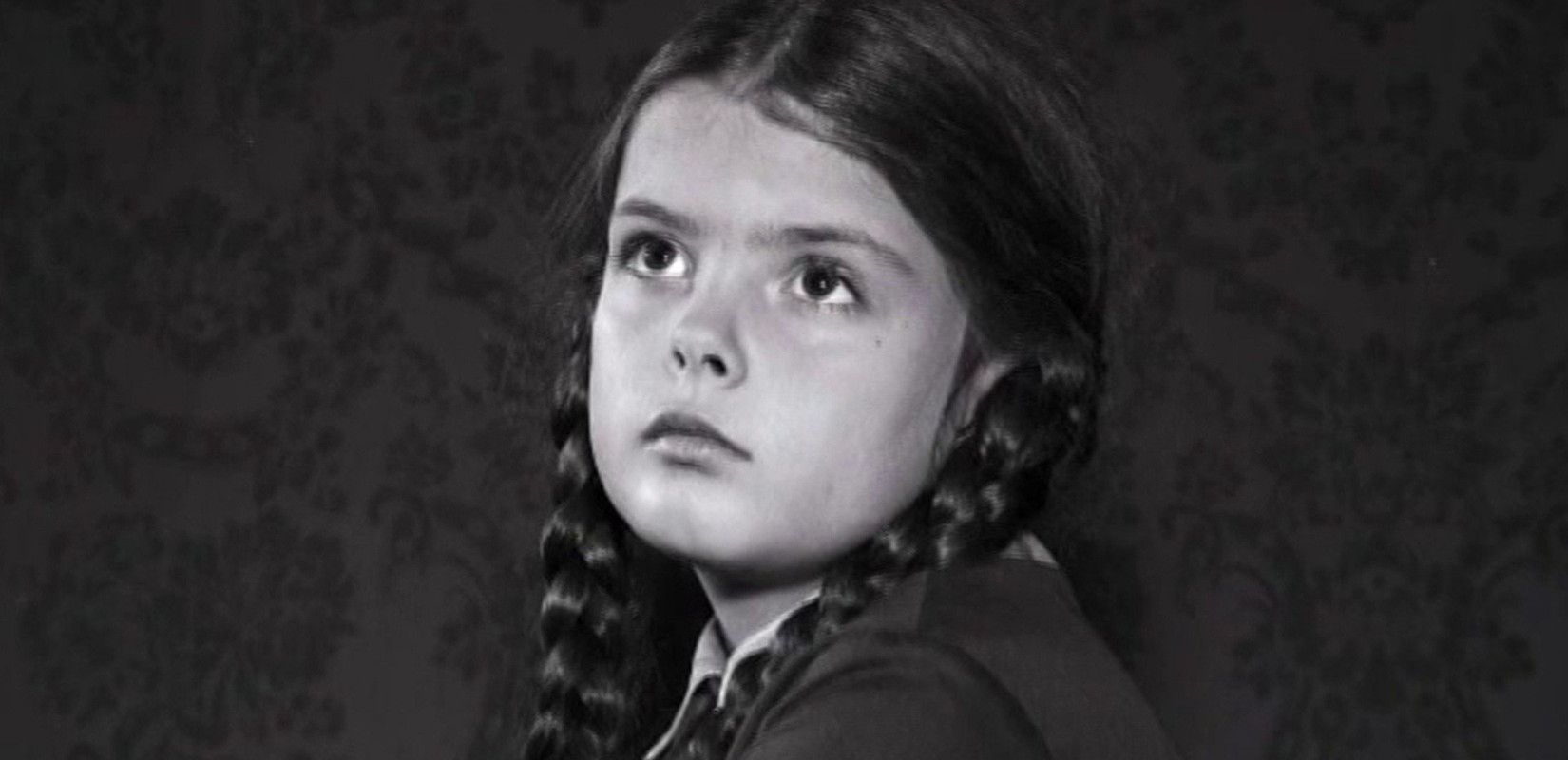 Λίζα Λόρινγκ: Πέθανε η πρώτη Wednesday της Οικογένειας Άνταμς - Ο θρυλικός χορός της (βίντεο)