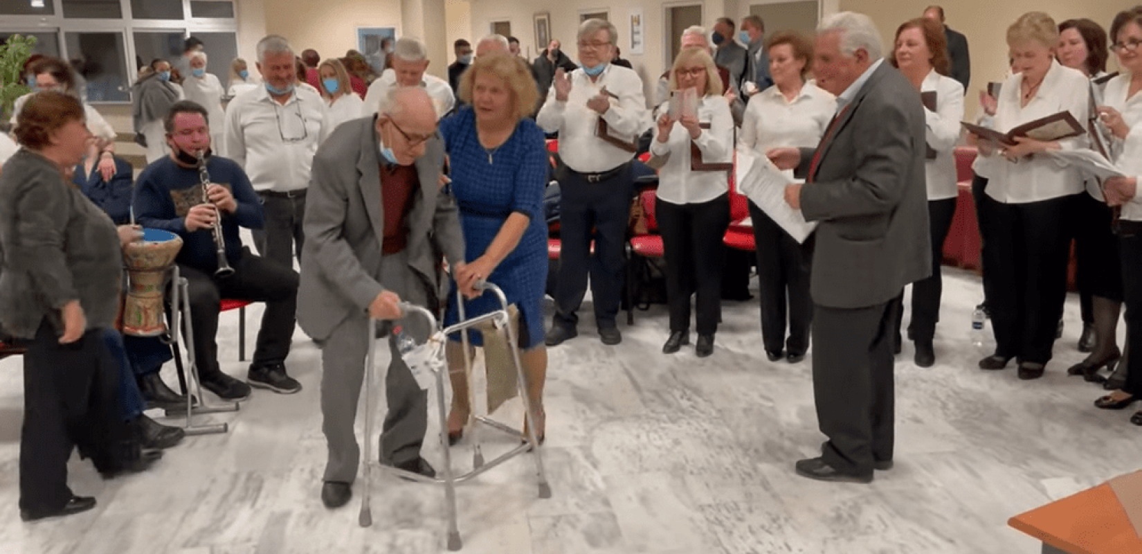 Αλεξανδρούπολη-Βίντεο: Ηλικιωμένος «ξανάνιωσε» με τα θρακιώτικα και χορεύει με «Πι»