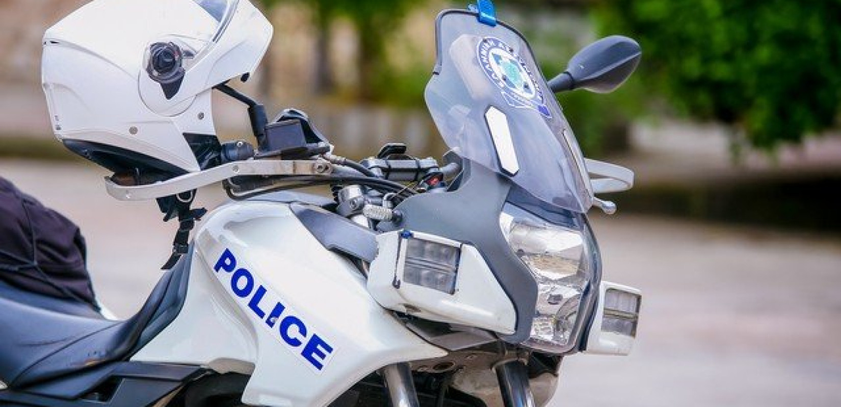 Θεσσαλονίκη: Τροχαίο με σύγκρουση ΙΧ και μηχανής της ΔΙΑΣ – Δύο αστυνομικοί στο νοσοκομείο