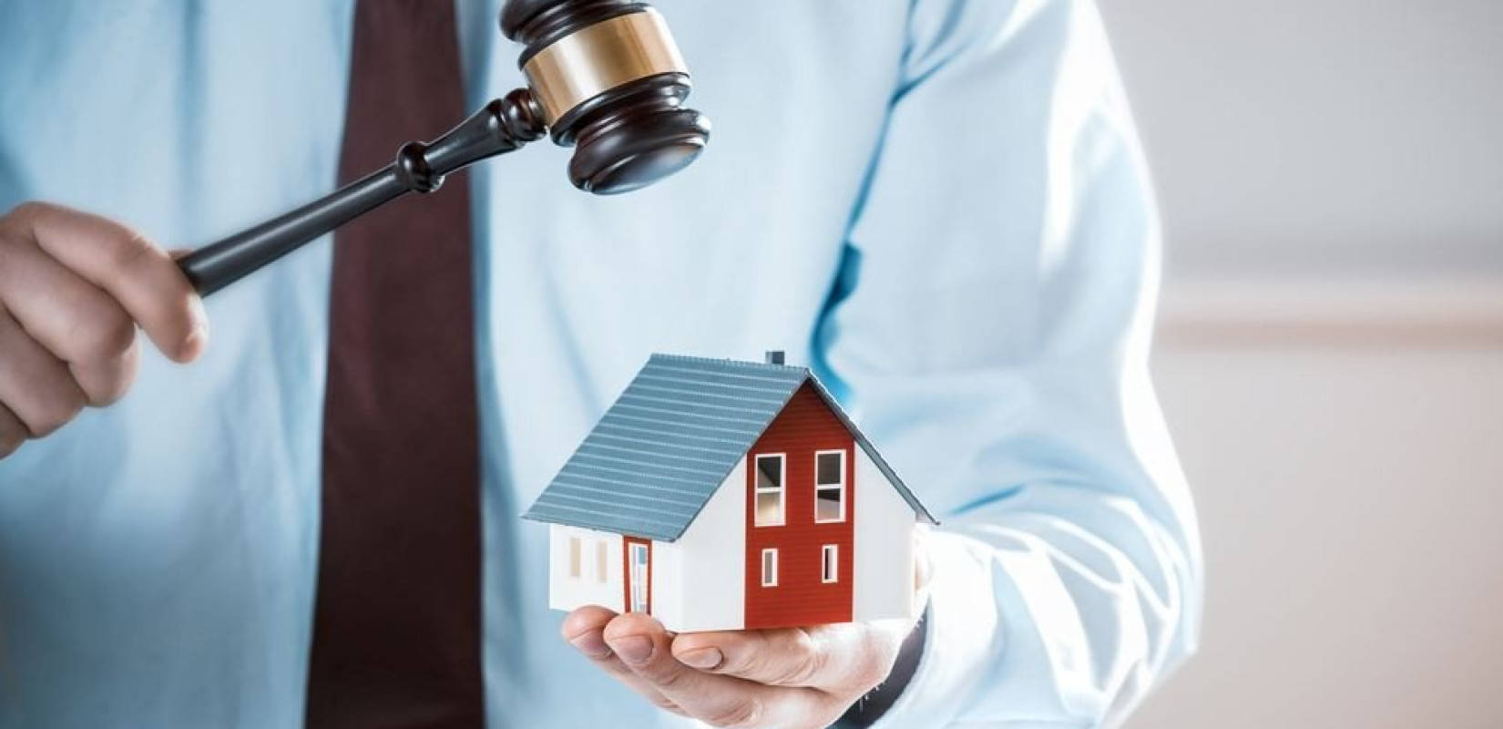 Στοπ από Δικαστήριο σε πλειστηριασμό: Στο… σφυρί ακίνητο αξίας 122.000 ευρώ για οφειλή 11.600