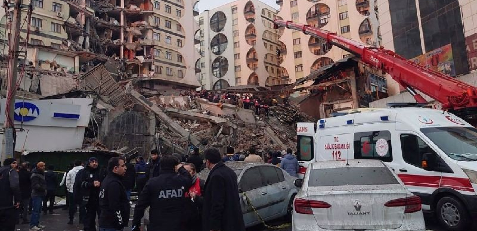 Φονικός σεισμός: Μετά τους νεκρούς το καθεστώς Ερντογάν «θυμήθηκε» τους εργολάβους (βίντεο)