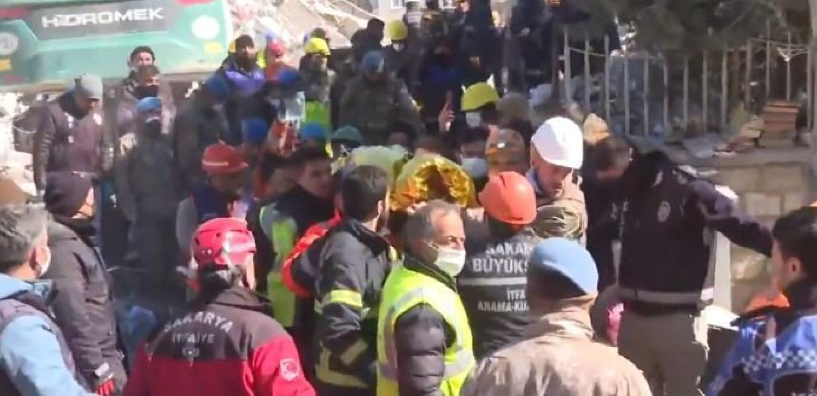 Σεισμός στην Τουρκία: 17χρονη ανασύρθηκε ζωντανή από τα συντρίμμια μετά από 248 ώρες (βίντεο)