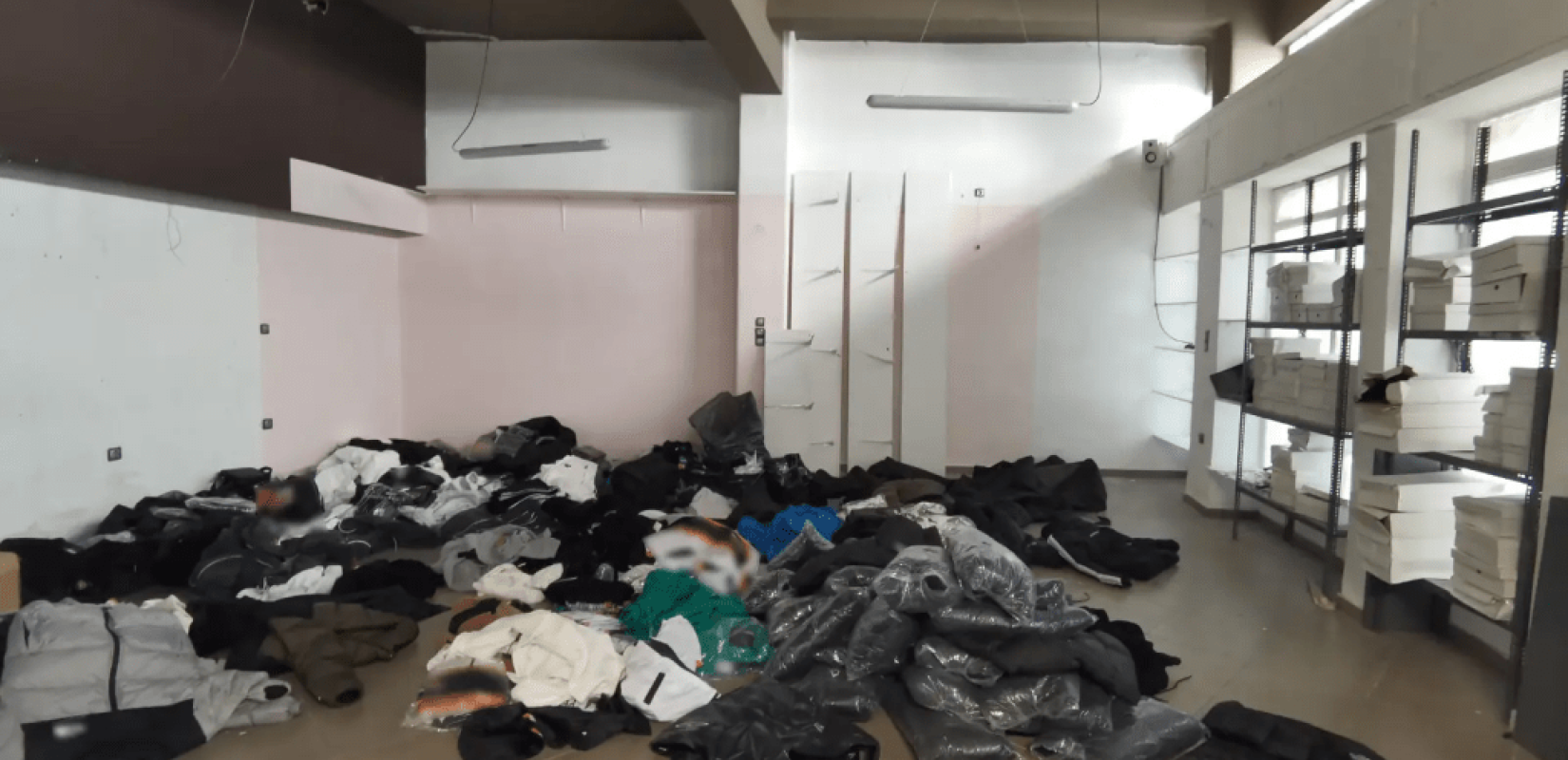 Εξαρθρώθηκε κύκλωμα «μαϊμού» προϊόντων - Κέρδισαν 18 εκατ. ευρώ πουλώντας στο διαδίκτυο (βίντεο & φωτ.)