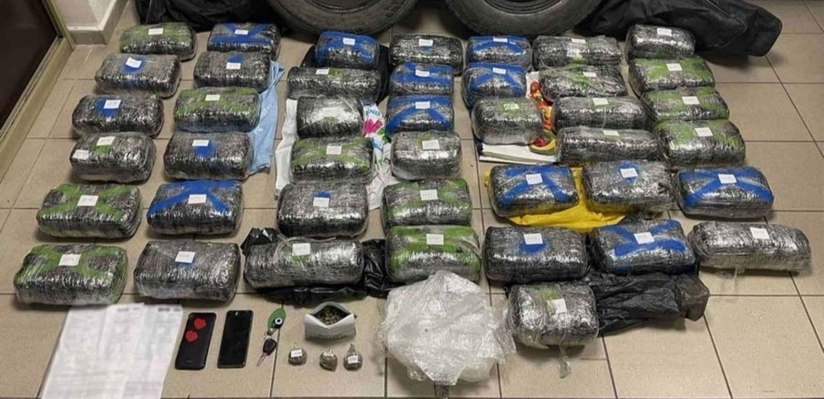 Θεσσαλονίκη: Χειροπέδες σε διακινητή διεθνούς κυκλώματος ναρκωτικών (φωτ.) 