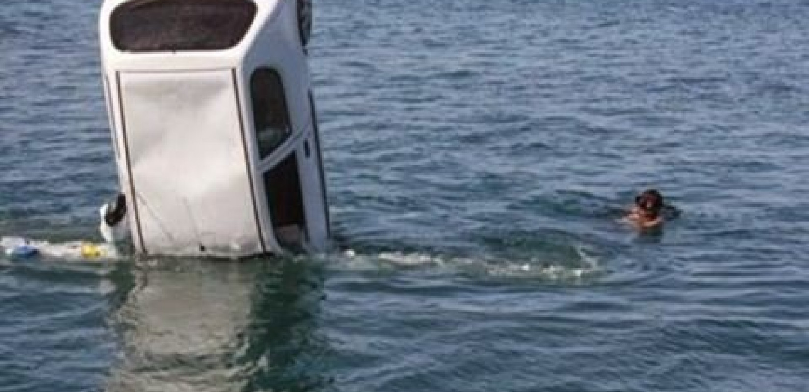 Χαλκιδική: Αυτοκίνητο έπεσε στη θάλασσα στην Ιερισσό
