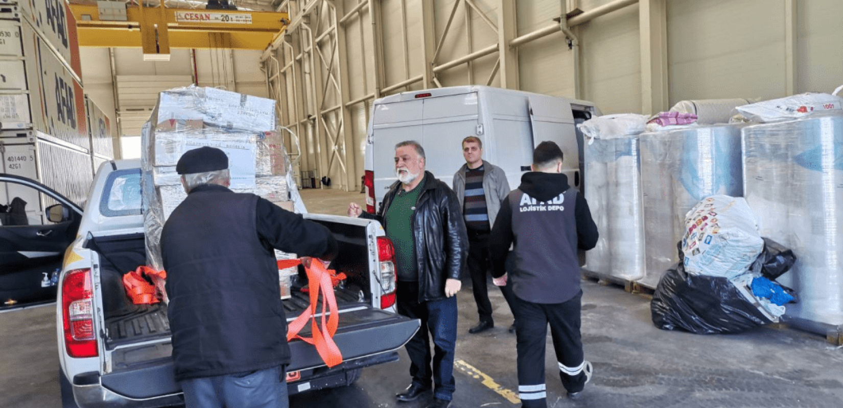 Τεράστιο κύμα αλληλεγγύης των Θεσσαλονικέων στους σεισμοπαθείς της Τουρκίας - Ετοιμάζονται δεκάδες τόνοι στο δημαρχείο (βίντεο & φωτ.)