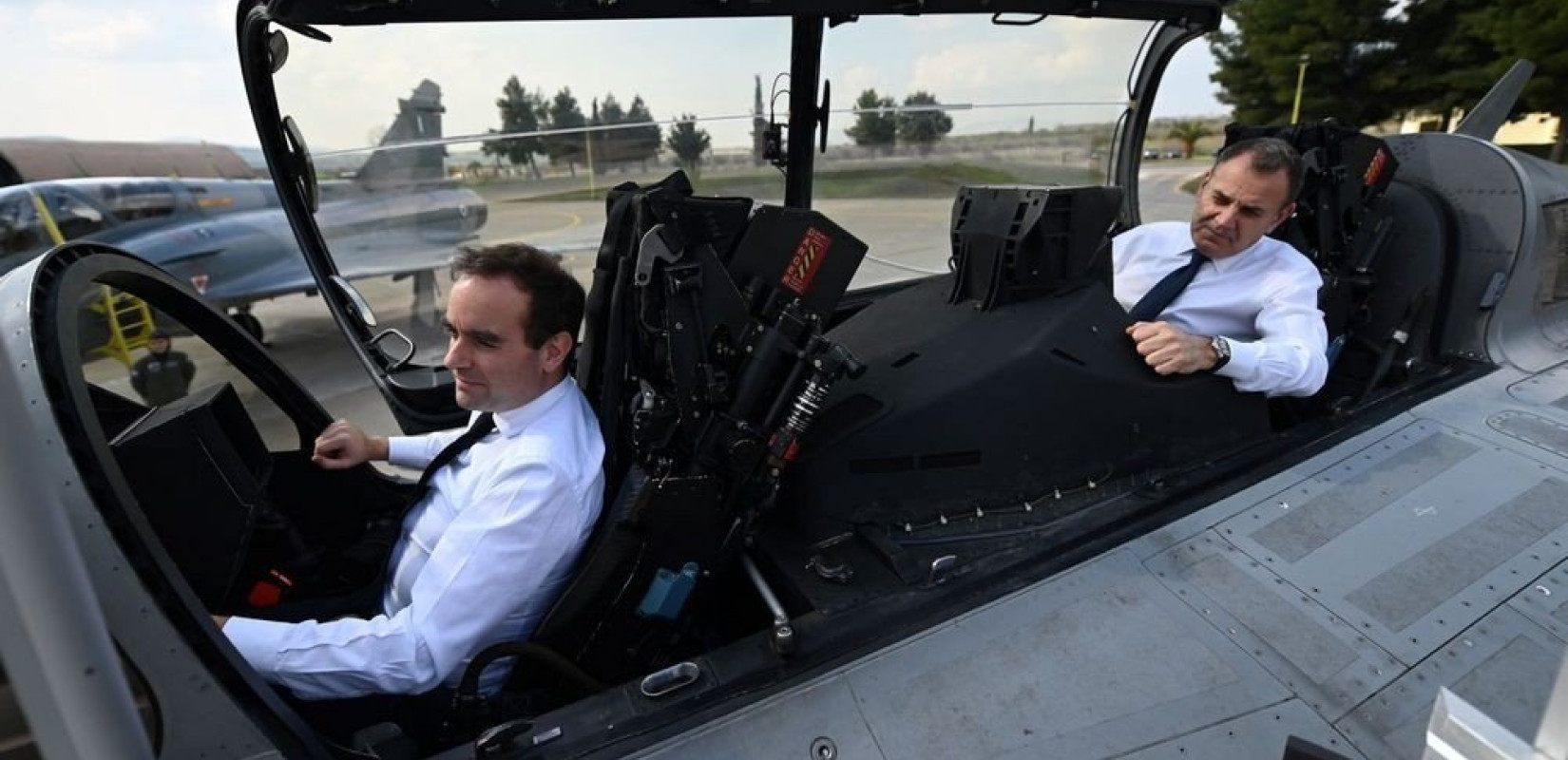 Μέσα σε Rafale οι υπουργοί Εθνικής Άμυνας Ελλάδας και Γαλλίας