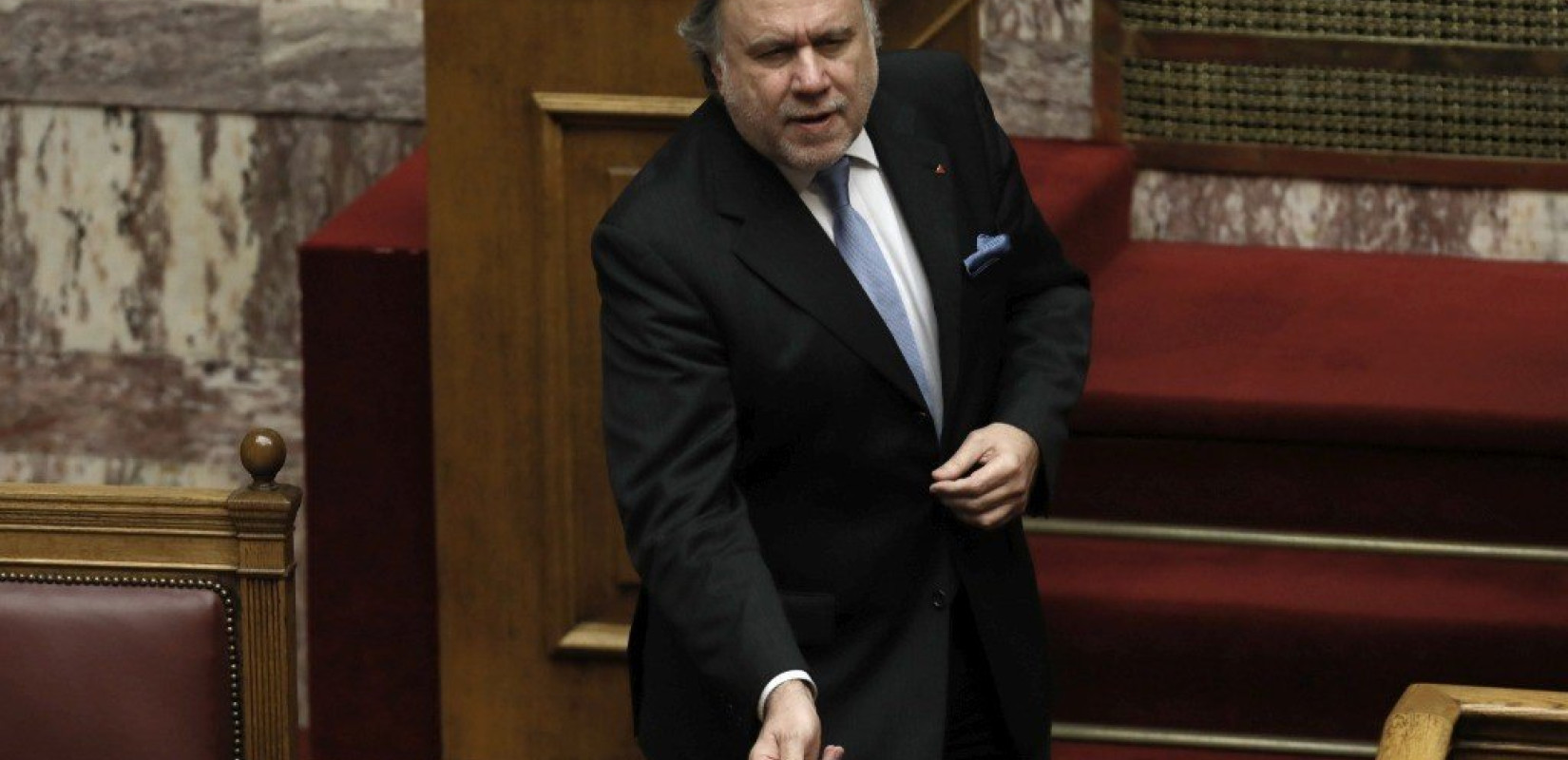 Το επίσημο κείμενο του συντάγματος της πΓΔΜ κατέθεσε στη Βουλή ο Γ. Κατρούγκαλος