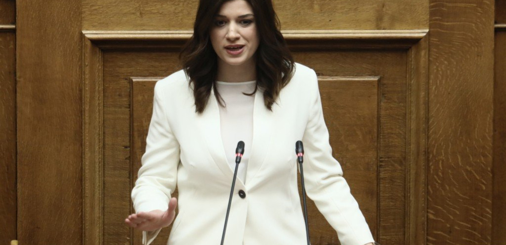 Νοτοπούλου στη Βουλή: Νεομακεδονομάχος ο Τζιτζικώστας (Βίντεο)