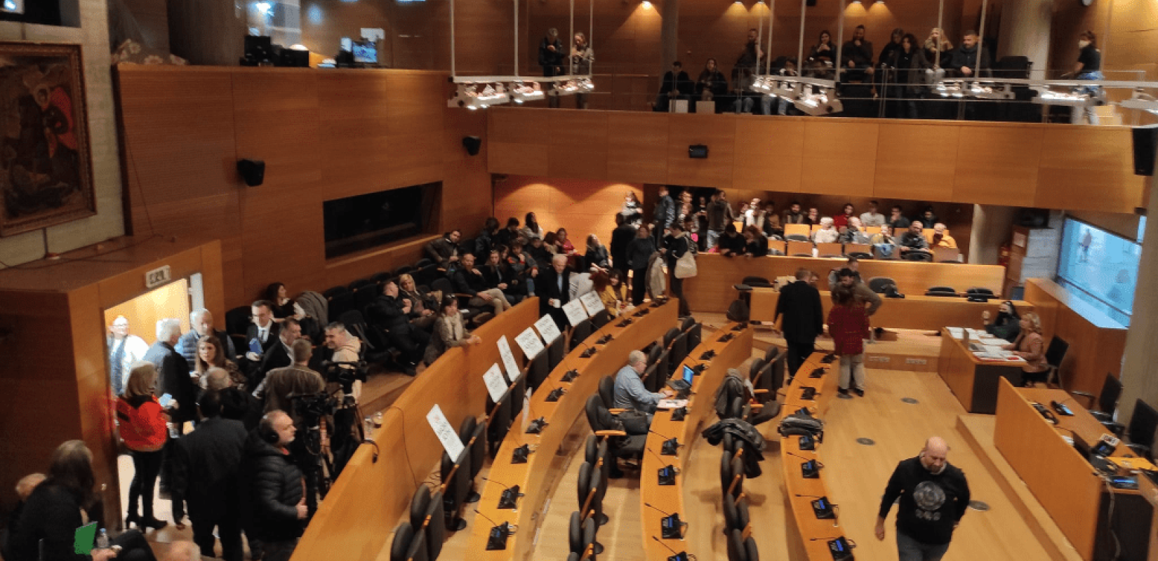 Καταγγελία του ΚΚΕ για άρθρο που επιτρέπει συνεδριάσεις «κεκλεισμένων των θυρών» σε δημοτικά και περιφερειακά συμβούλια