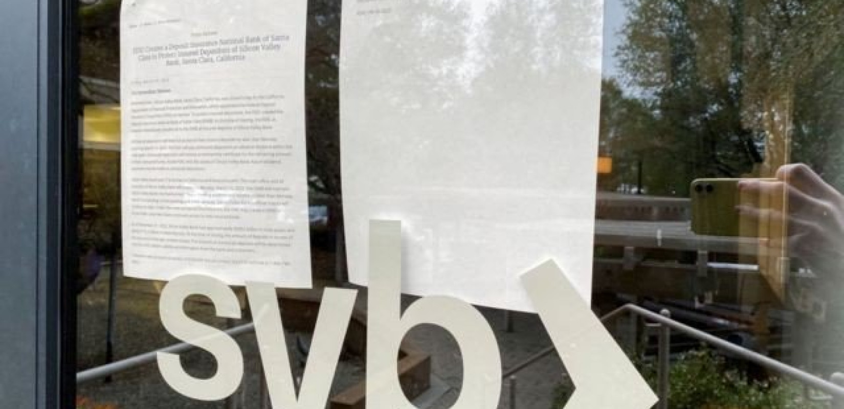 ΗΠΑ: Μετά την κατάρρευση της SVB, οι αρχές προσπαθούν να ενισχύσουν το τραπεζικό σύστημα