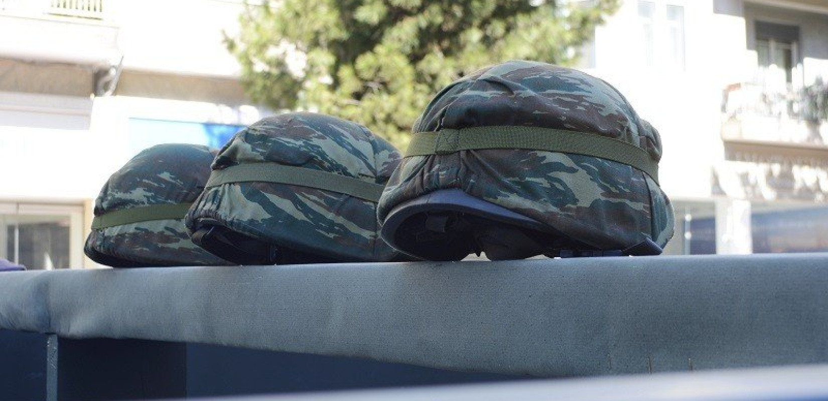 Κάρπαθος: Καπνός σε αποθήκη πυρομαχικών σε στρατόπεδο - Σημειώθηκαν εκρήξεις λέει ο δήμαρχος