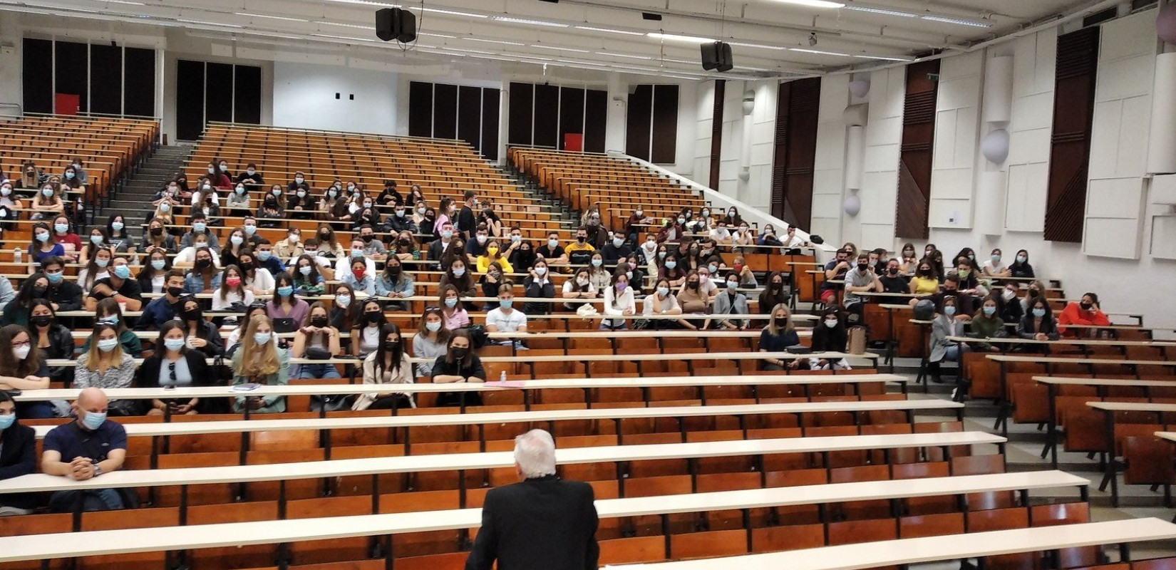 Πανελλαδικές 2025: Μία δεύτερη ανάγνωση των στατιστικών των βάσεων