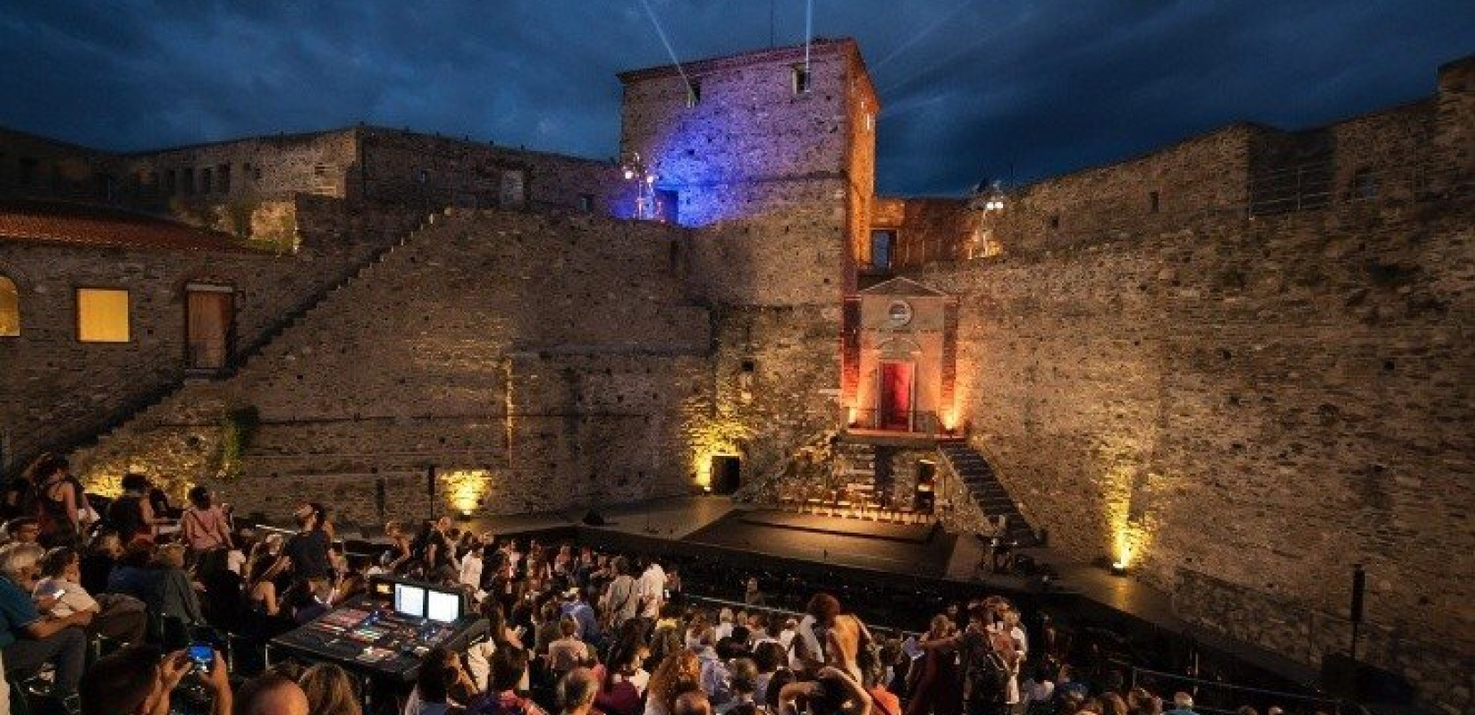 Άννα Μυκωνίου: Οφείλουμε να δίνουμε βήμα σε νέους καλλιτέχνες