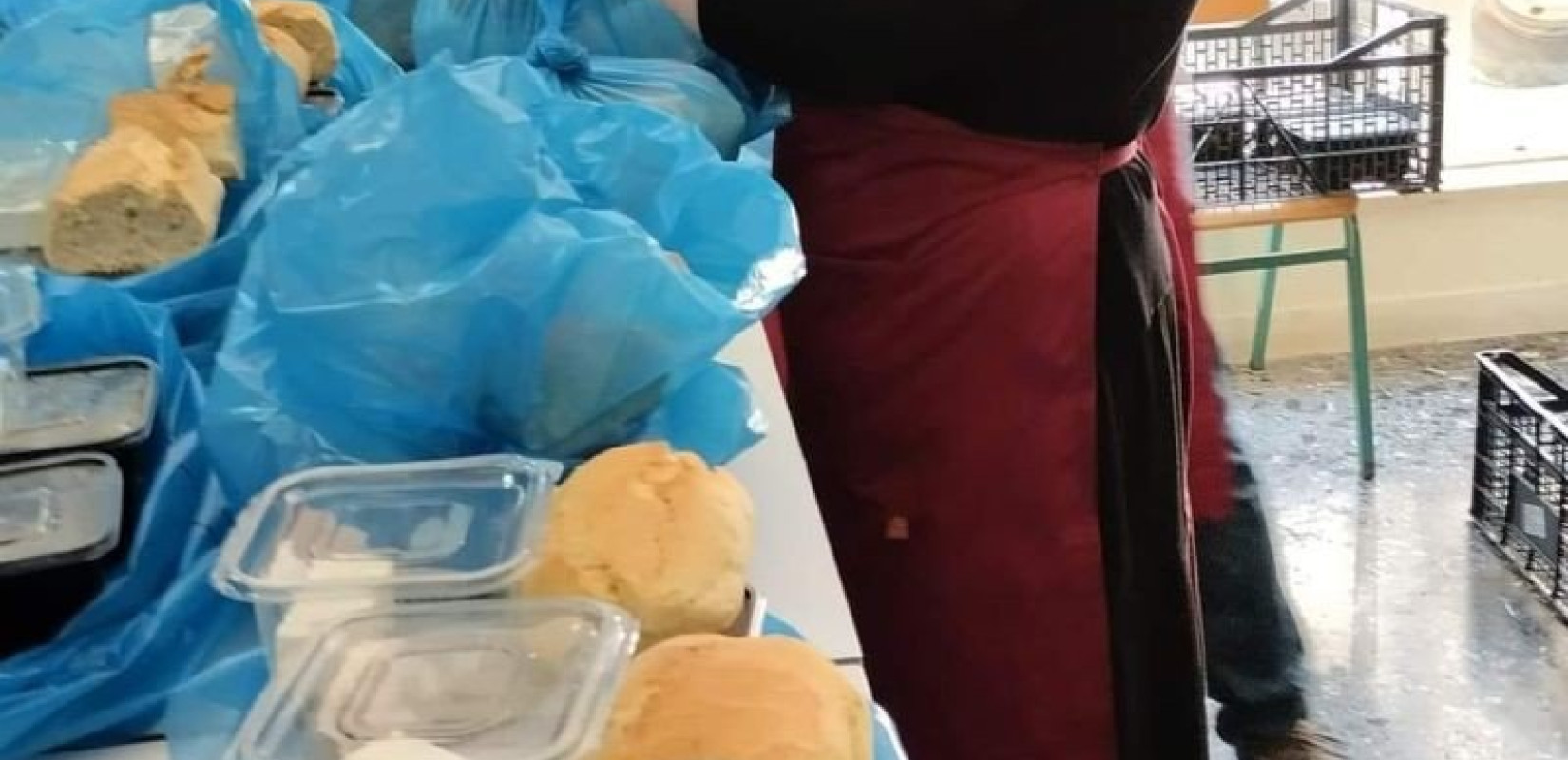 Μάγδα Φύσσα: Εργάζεται σε συσσίτιο και στέλνει μήνυμα ανθρωπιάς - «Όσοι παίρνουν ένα πιάτο φαγητό να μην αισθάνονται άβολα» (φωτ.)