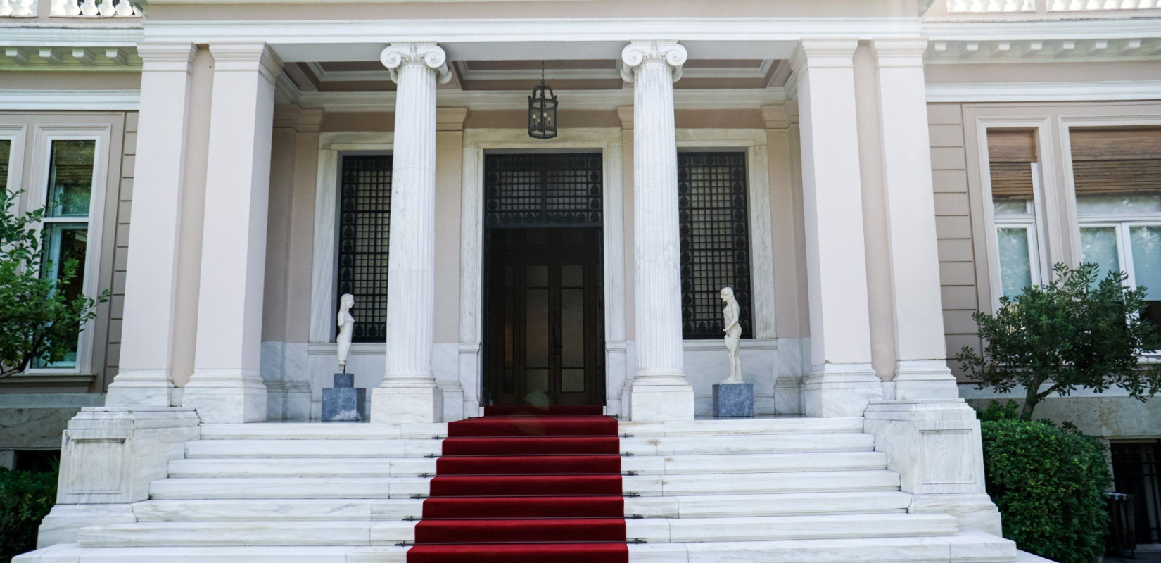 Σύσκεψη στο Μαξίμου για τις κυβερνοεπιθέσεις στα συστήματα με τα θέματα των εξετάσεων