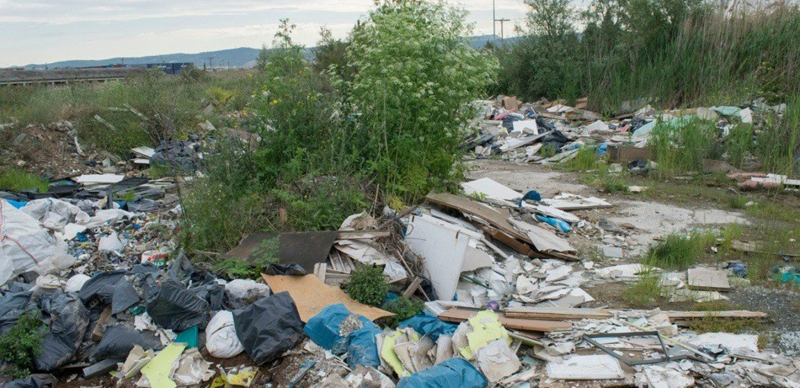 Θεσσαλονίκη: Συνελήφθη για παράνομη απόρριψη μπάζων στον Δήμο Βόλβης