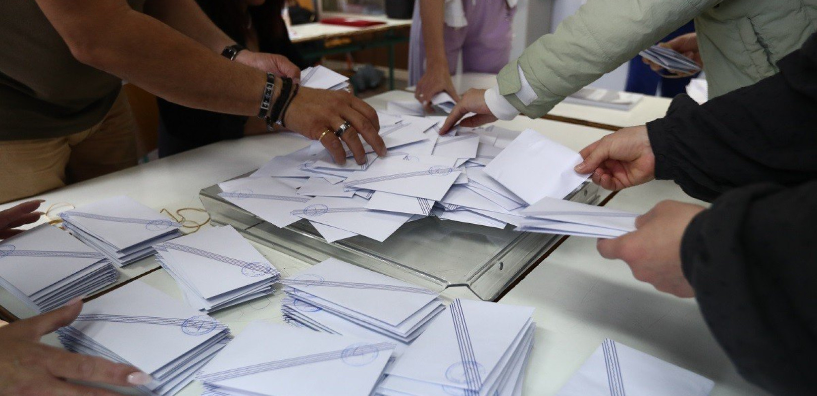 Δημοσκόπηση ALCO: Πεσμένα όλα τα κόμματα πλην 2 - Μόλις 1 στους 4 δηλώνει ικανοποιημένος με την κυβέρνηση (βίντεο)