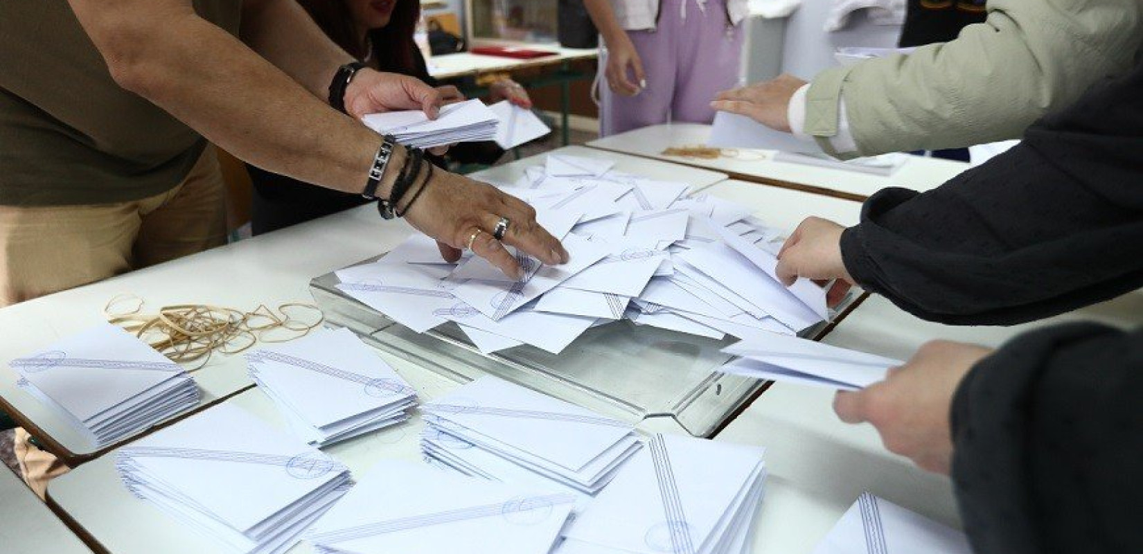 Δημοσκόπηση Metron Analysis: Στο 18,3% το προβάδισμα της ΝΔ έναντι του ΣΥΡΙΖΑ