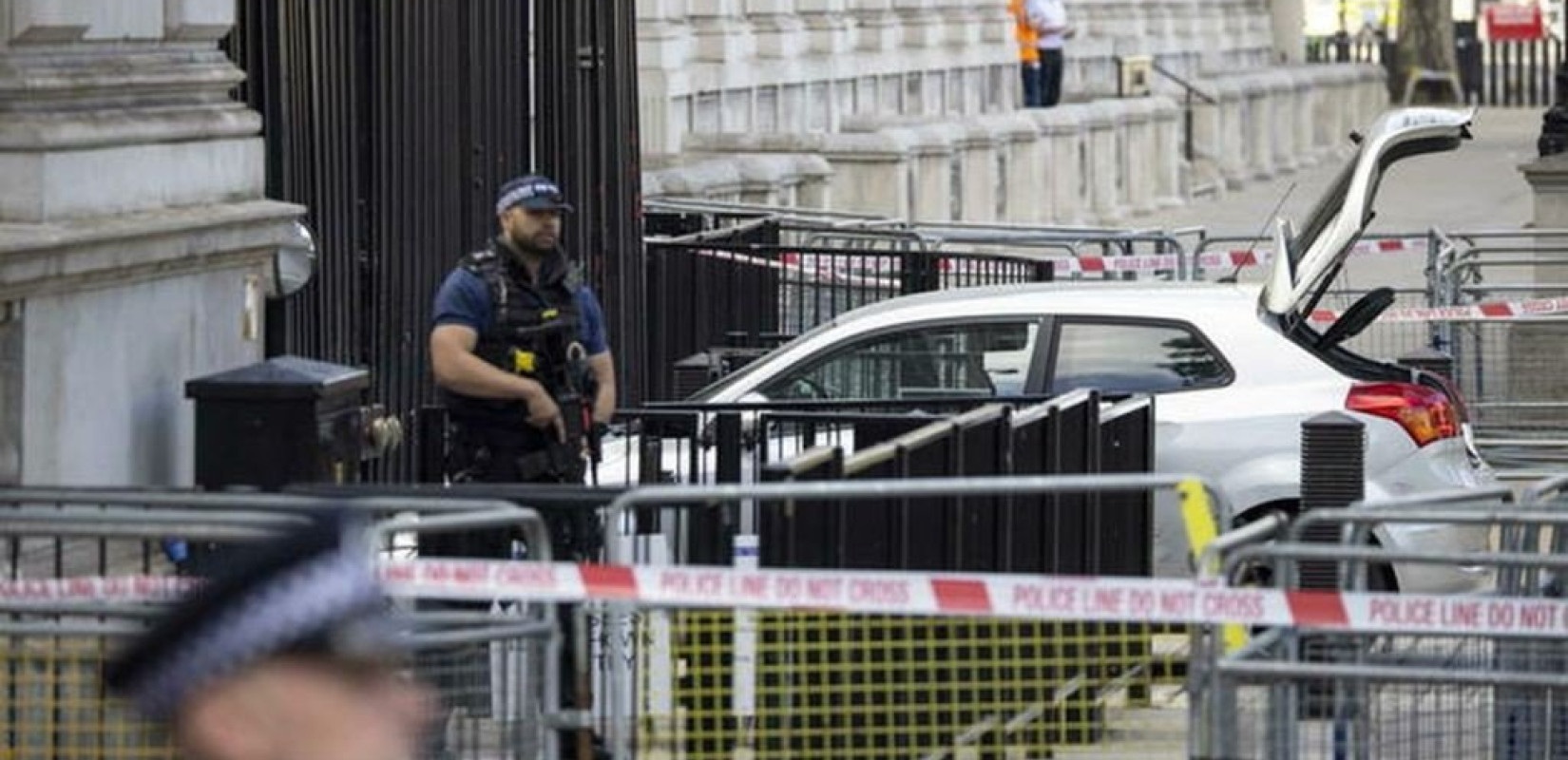 Βρετανία: Ελεύθερος ο οδηγός που έπεσε στο προστατευτικό οδόφραγμα της Ντάουνινγκ Στριτ