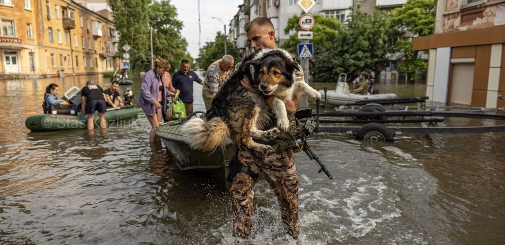 Ουκρανία: Κατοχή, βομβαρδισμοί και πλημμύρες έχουν ισοπεδώσει τη Χερσώνα (βίντεο)