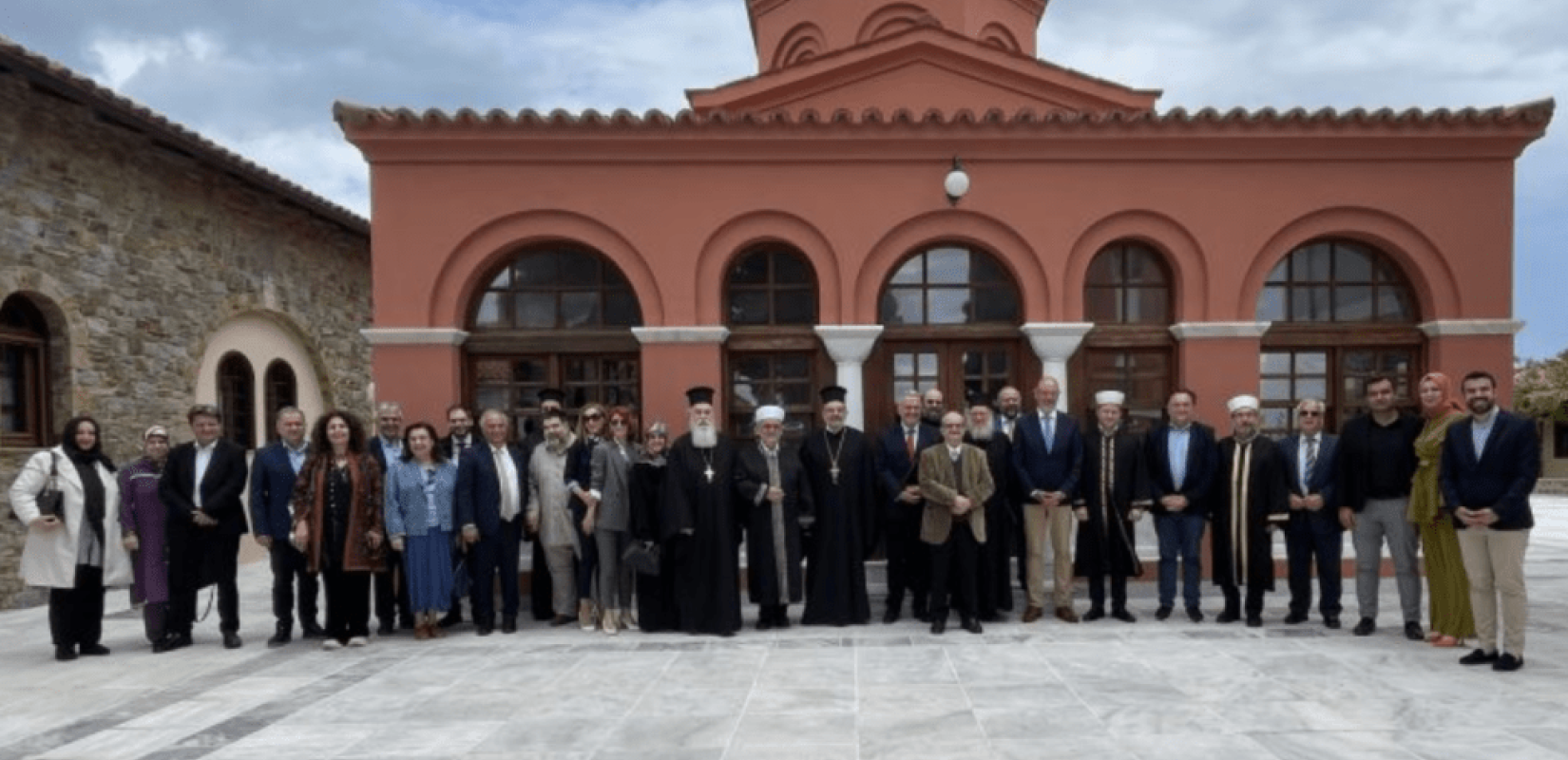 Μουσουλμάνες και Xριστιανές από τη Θράκη υποβάλλονται σε μαστογραφία σε γυναικείο μοναστήρι της Ορμύλιας