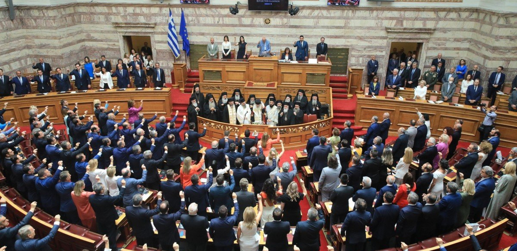 Ορκίστηκαν οι «300» της νέας Βουλής - Αύριο η εκλογή του Προέδρου της Ολομέλειας (βίντεο, φωτ.)