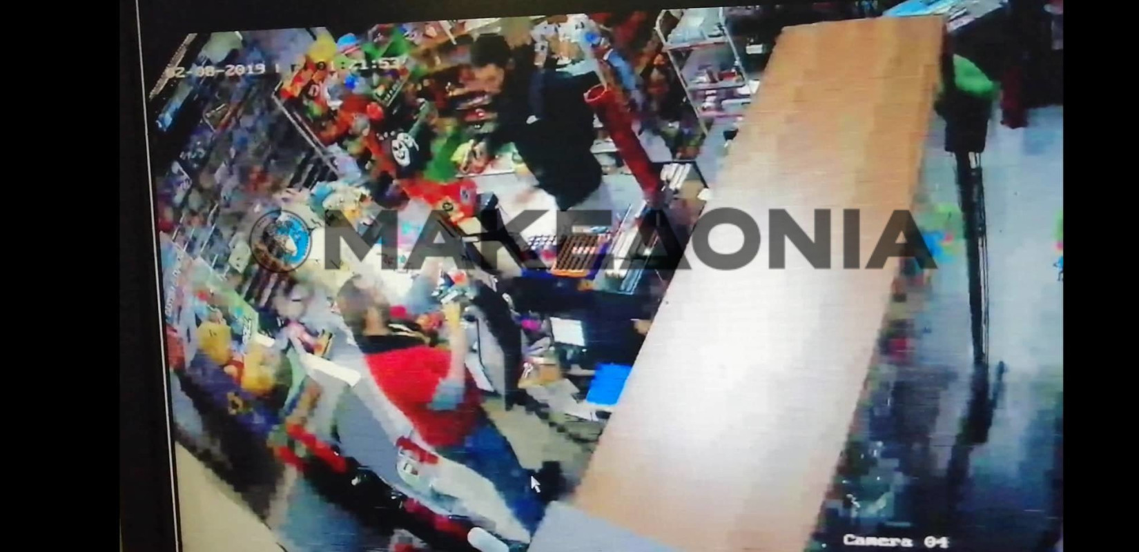 Τον λήστεψε και του έσφιξε το χέρι (video)