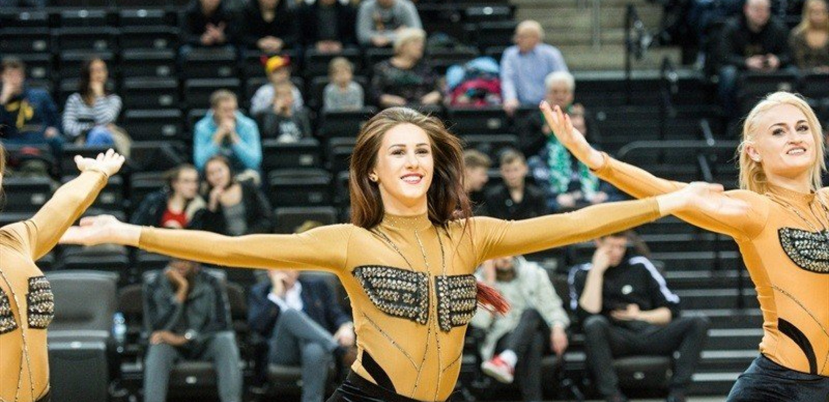 Μπάσκετ: Οι τσιρλίντερ της Ζαλγκίρις στο All Star Game της Θεσσαλονίκης (video)