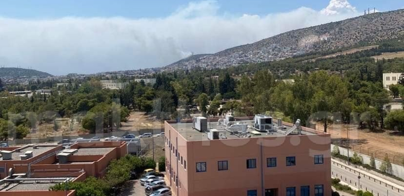 Και δεύτερο πύρινο μέτωπο στο Δαφνί (βίντεο)