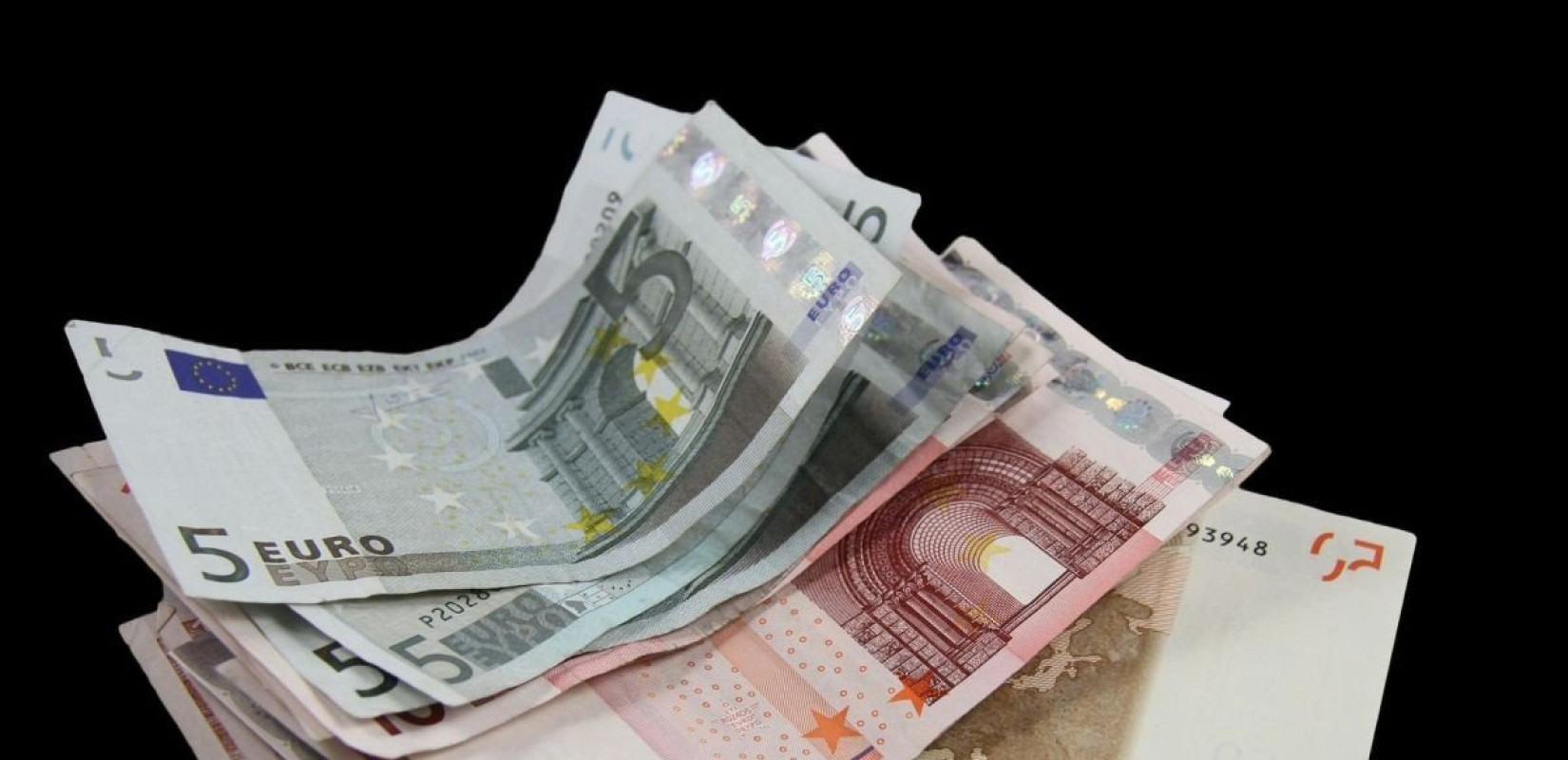 Στη Βουλή το νομοσχέδιο για τις αυξήσεις σε μισθούς, συντάξεις και επιδόματα μέχρι το 2027