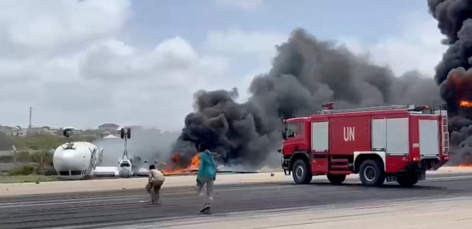 Αεροπλάνο σε καταστροφική αναγκαστική προσγείωση (βίντεο)