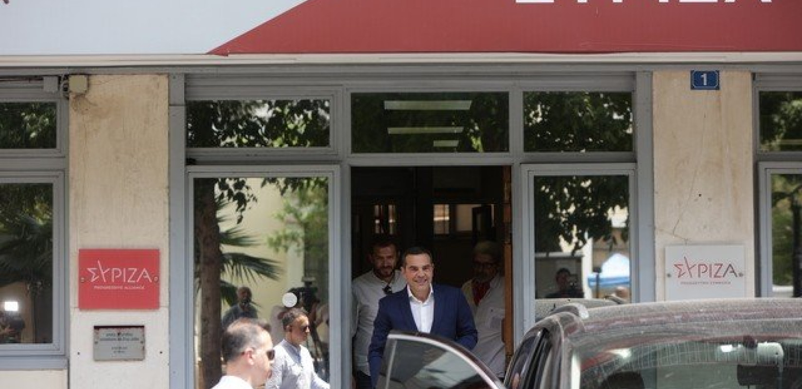 Ένας από τους πιο στενούς συνεργάτες του Αλέξη απαντά στο: «Τι λέει ο Τσίπρας;»