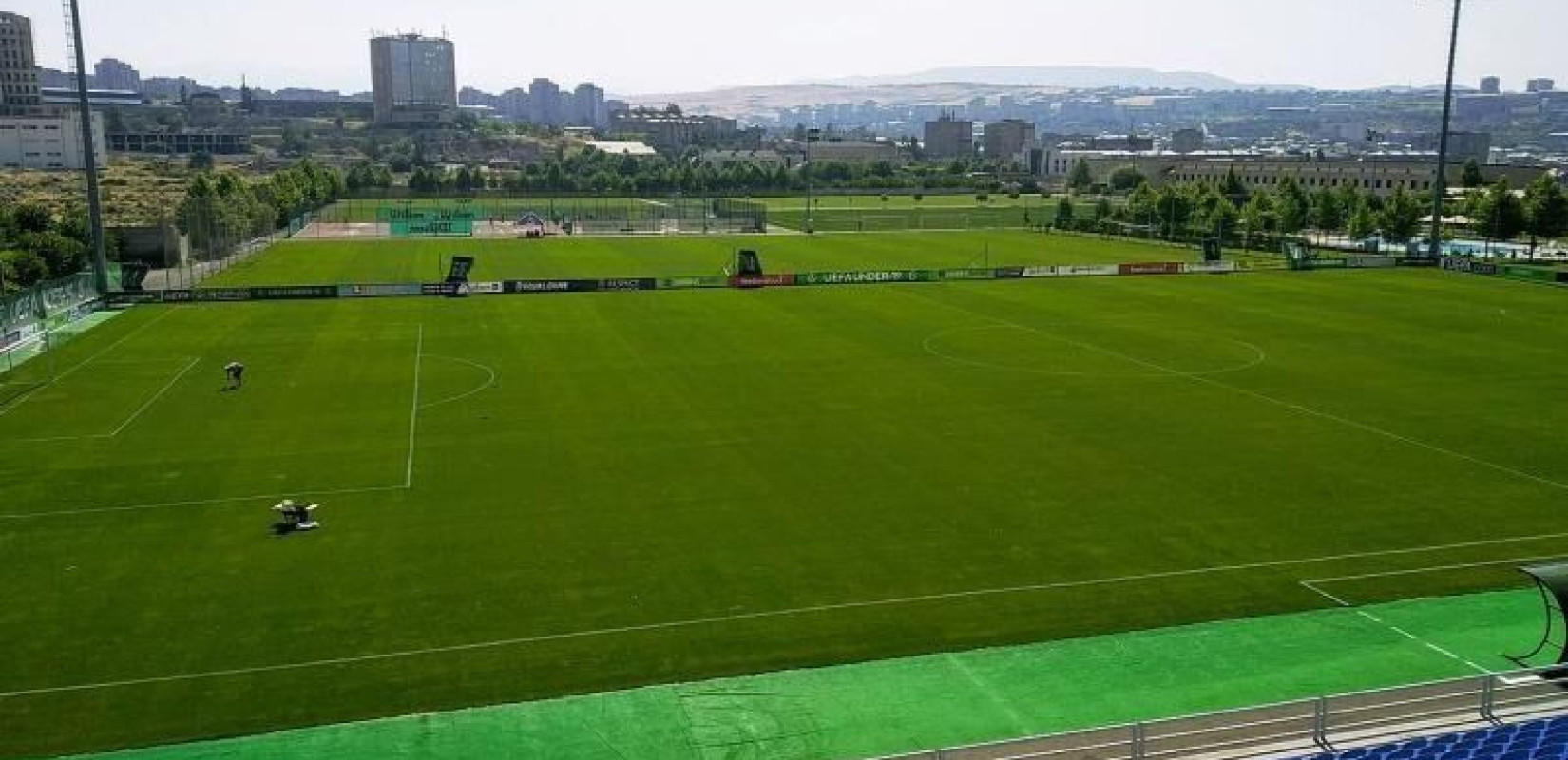 Αρμένιος δημοσιογράφος πήγε στη συνέντευξη Τύπου του Άρη με φανέλα του ΠΑΟΚ