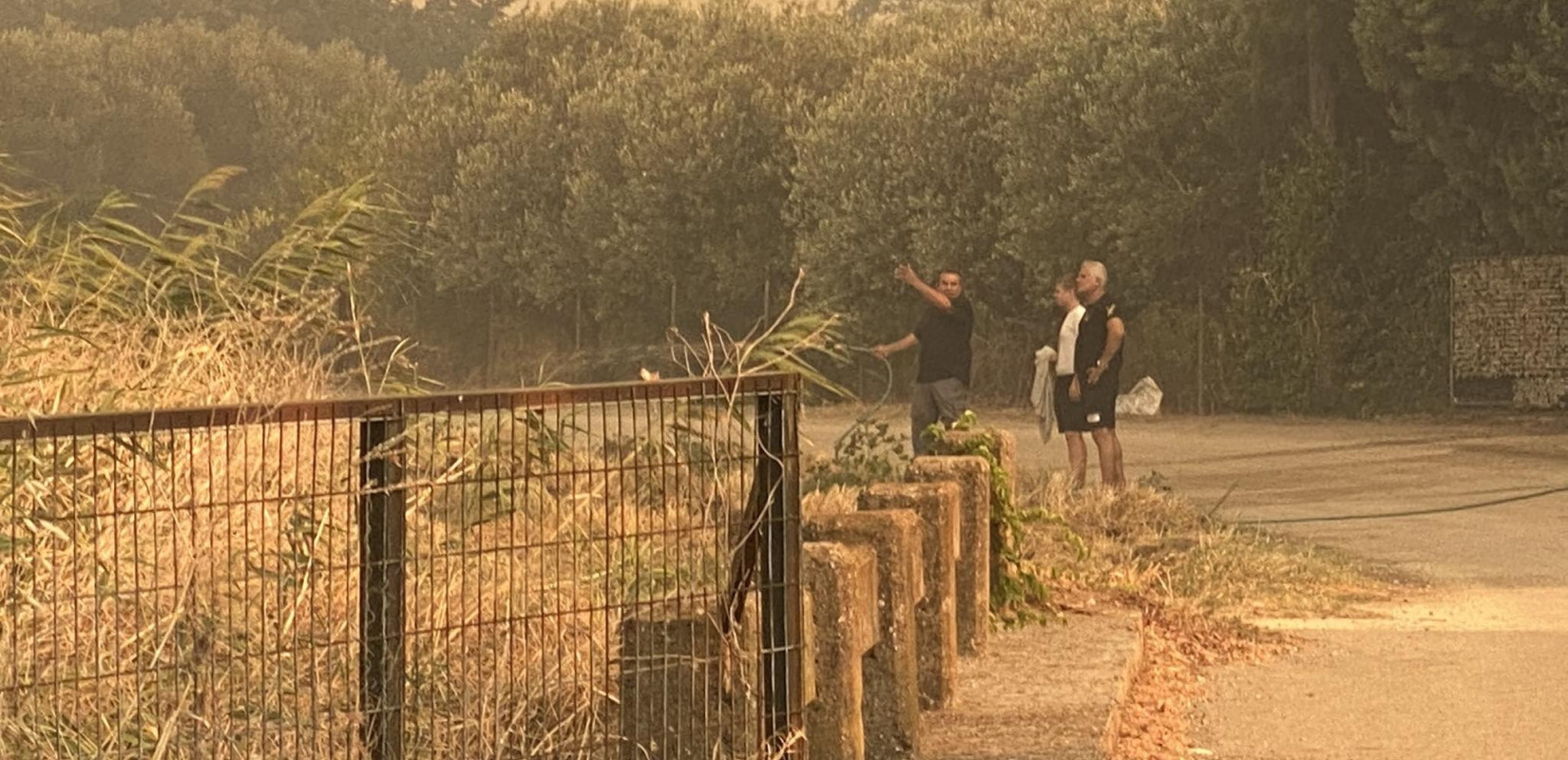 ﻿Αλεξανδρούπολη: Ανεξέλεγκτη η πυρκαγιά- Mαίνεται η φωτιά, λόγω των ισχυρών ανέμων, κάηκαν σπίτια  (βίντεο & φωτ.)