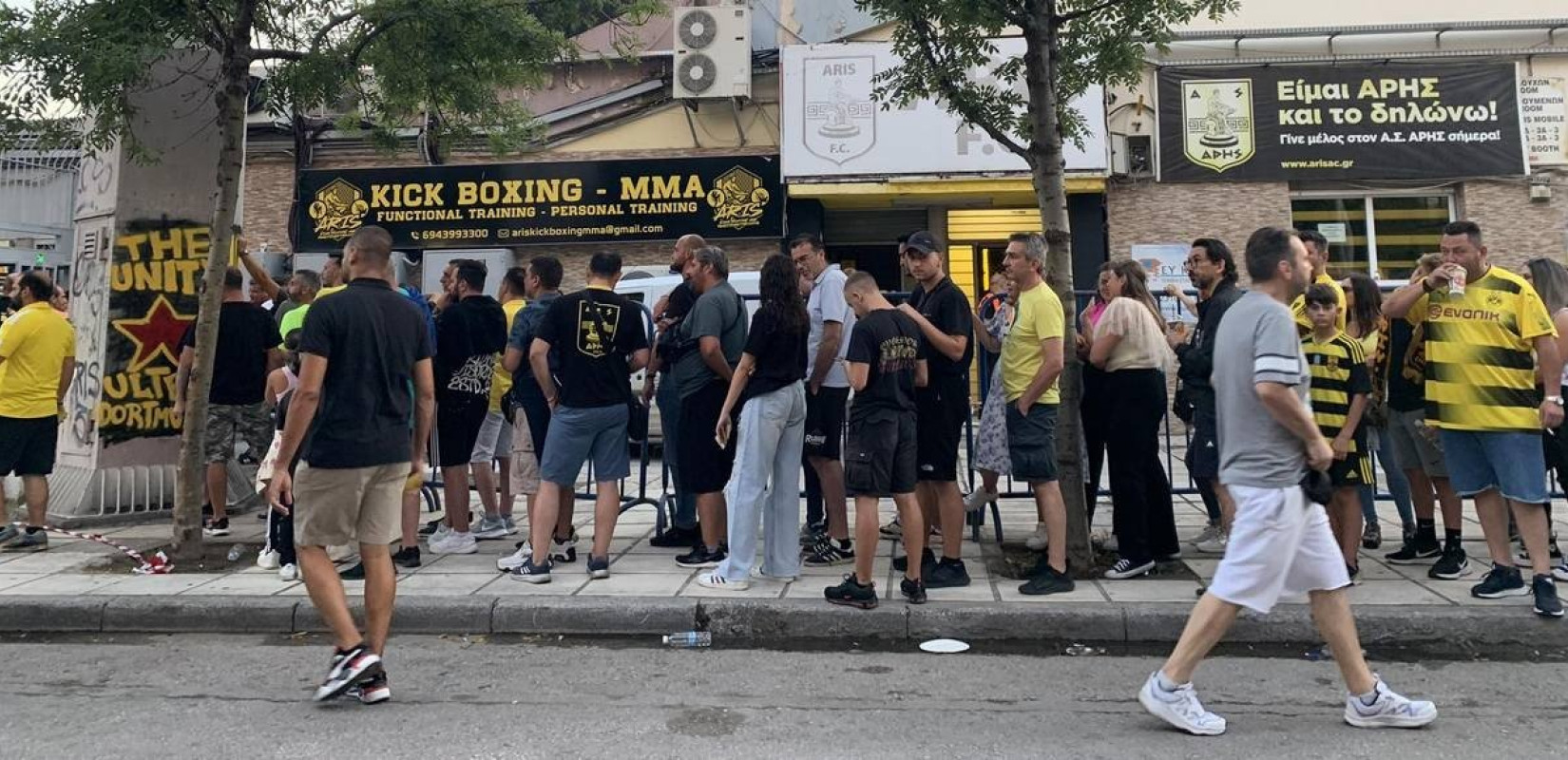 Άρης - Ντιναμό Κιέβου: Πολύς κόσμος και αυστηρά μέτρα ασφαλείας στο «Κλ. Βικελίδης» -  Με Μοντόγια η ενδεκάδα