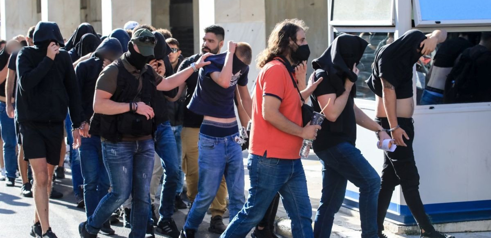 Νέα Φιλαδέλφεια: «Ντροπή της Κροατίας οι Bad Blue Boys, κρατήστε τους σε μια ελληνική φυλακή» γράφουν συμπατριώτες τους στα social media